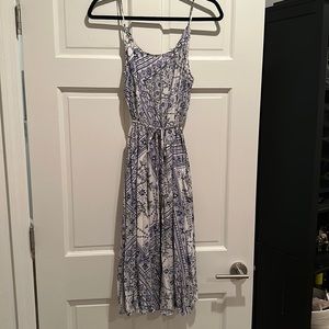 Perfect like new dress, European style, it fits really cute
